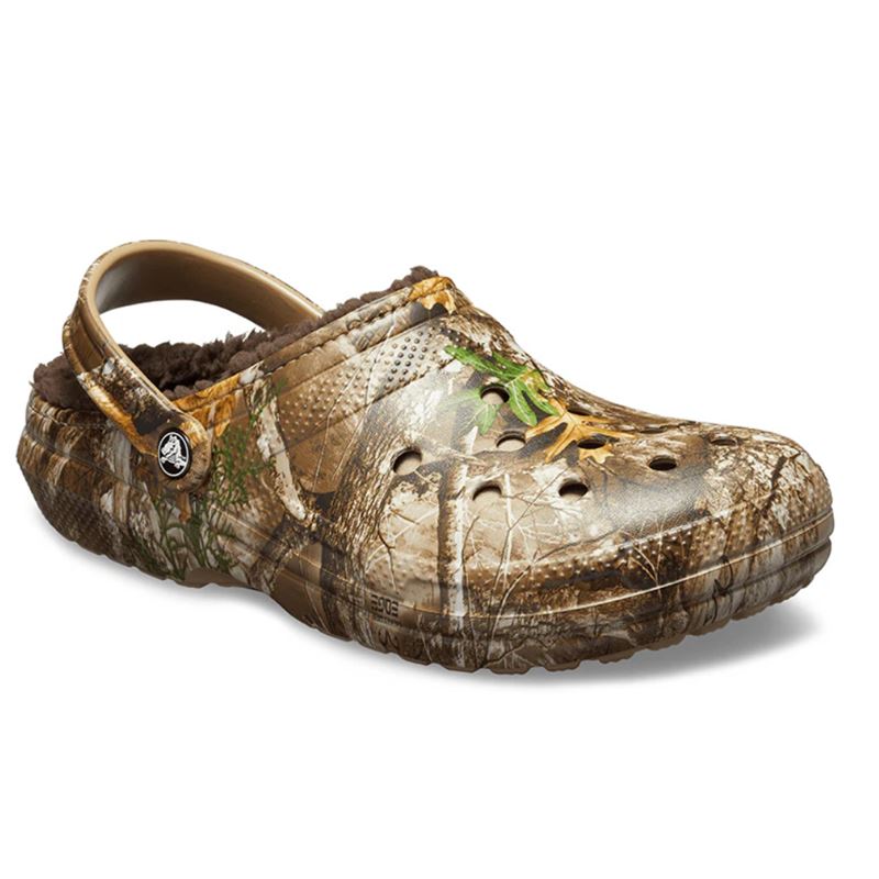 Crocs Classic Lined Realtree Edge Clog 205377 topli unisex natikači z mehko notranjo podlogo, Croslite™ podplatom in Realtree Edge kamuflažnim vzorcem za udobje in zaščito v hladnejših dneh.