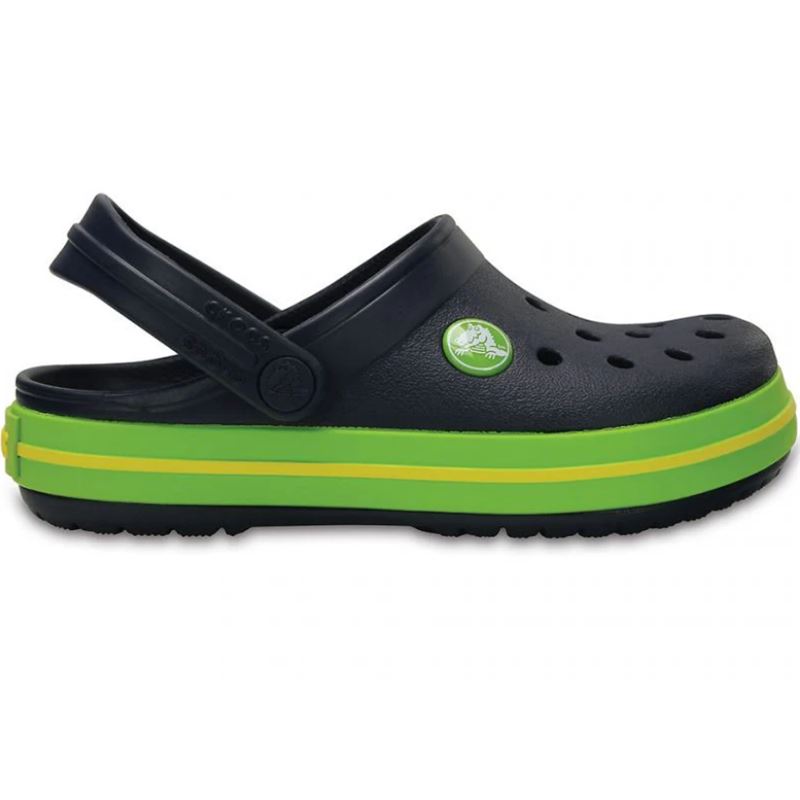 Crocs Crocband Clog K 204537 so otroški natikači s športnim videzom, značilno Crocband črto in vrtljivim petnim trakom za varno prileganje. Izdelani so iz lahkega materiala Croslite™, ki zagotavlja odlično udobje, blaženje in zračnost pri vsakodnevnih aktivnostih, igri ter uporabi ob vodi.