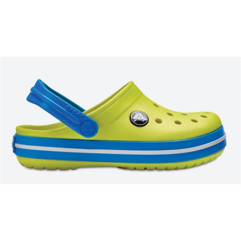 Otroški natikači Crocs Crocband Clog K 204537 s športnim retro dizajnom, prezračevalnimi odprtinami in vrtljivim petnim paščkom za udobno vsakodnevno uporabo.