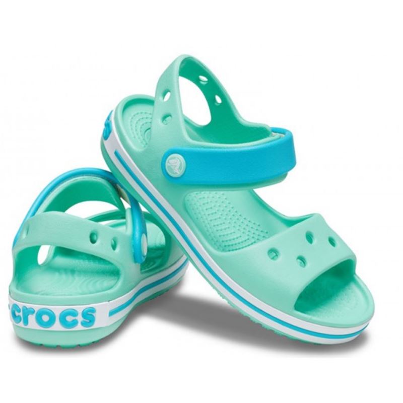 Otroški sandali Crocs Crocband Sandal Kids 12856 združujejo lahek Croslite™ material, športen videz in nastavljiv pašček za varno ter udobno nošenje. Idealni so za poletne aktivnosti, igro na prostem, plažo in vsakodnevno uporabo.