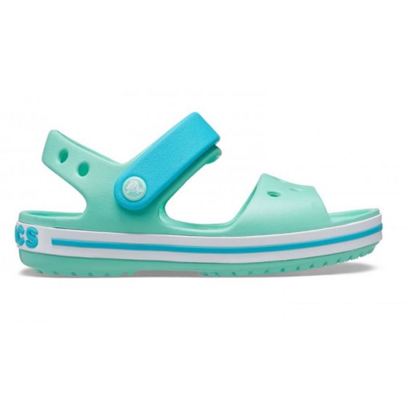 Otroški sandali Crocs Crocband Sandal Kids 12856 združujejo lahek Croslite™ material, športen videz in nastavljiv pašček za varno ter udobno nošenje. Idealni so za poletne aktivnosti, igro na prostem, plažo in vsakodnevno uporabo.