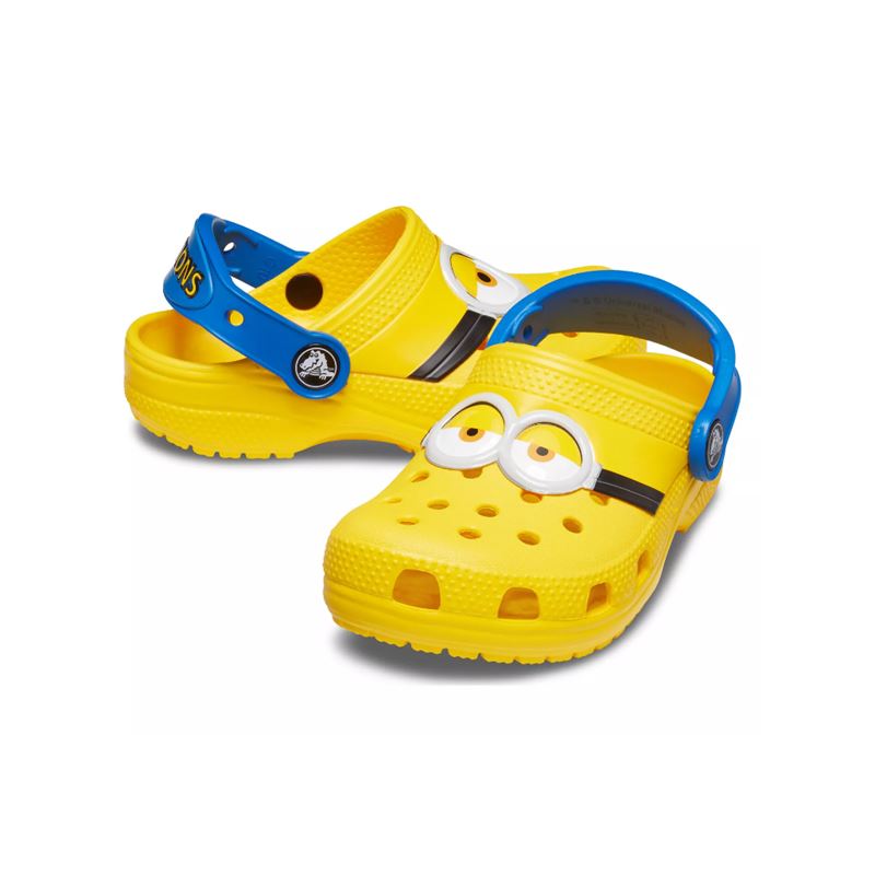 Crocs FL IAM Minions Kids Clog 207461 so otroški natikači z motivi priljubljenih likov Minions, lahkim materialom Croslite™ in vrtljivim petnim trakom za varno prileganje. Zagotavljajo udobje, zračnost in brezskrbno nošenje pri igri, v vrtcu, šoli ali na počitnicah.