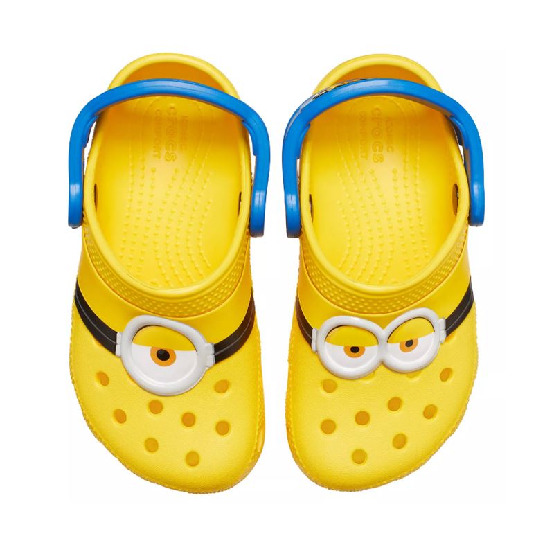 Crocs FL IAM Minions Kids Clog 207461 so otroški natikači z motivi priljubljenih likov Minions, lahkim materialom Croslite™ in vrtljivim petnim trakom za varno prileganje. Zagotavljajo udobje, zračnost in brezskrbno nošenje pri igri, v vrtcu, šoli ali na počitnicah.