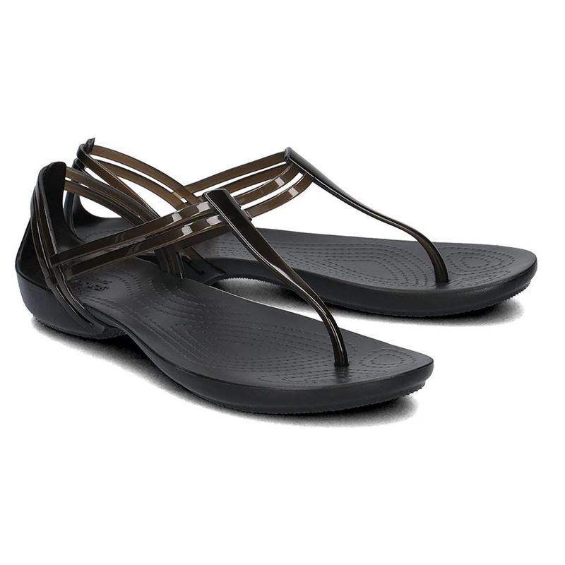 Elegantni sandali Crocs Isabella T-Strap z lahkim Croslite™ podplatom in ženstvenim T-paščkom za udobne poletne dni.