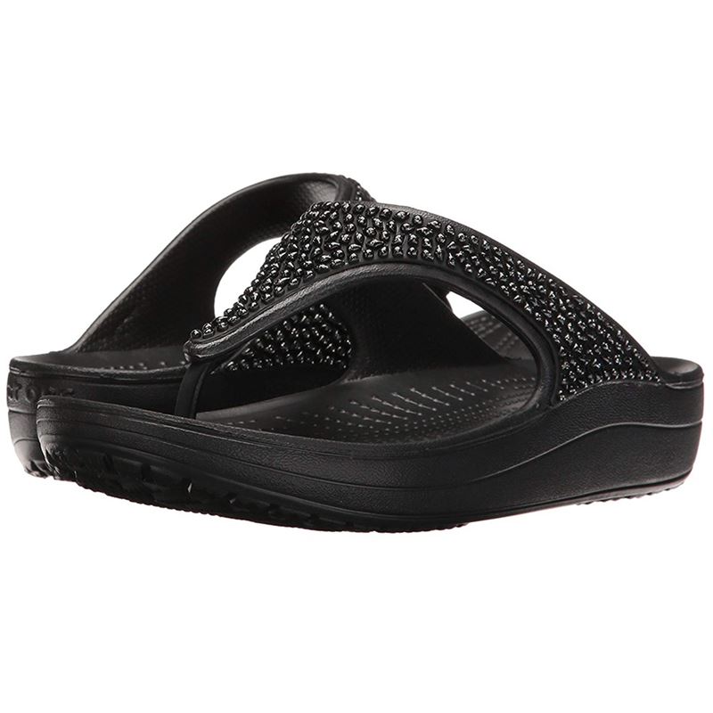 Ženske japonke Crocs Sloane Embellished Flip 204181 z elegantnimi okrasnimi detajli, lahkotnim podplatom in udobno zasnovo za sproščen poletni stil.