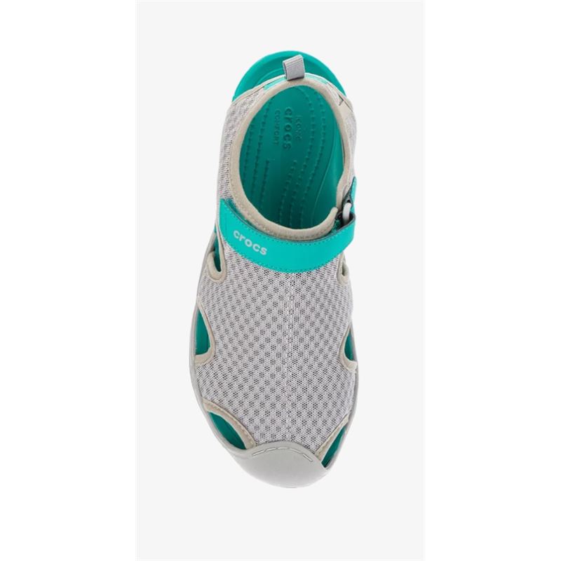 Crocs Swiftwater Mesh Sandal W 204597 so lahki, vodoodporni ženski sandali z zračnim mrežastim zgornjim delom, nastavljivimi paščki in Croslite™ podplatom za udobje, stabilnost ter hitro sušenje pri aktivnostih ob vodi ali v naravi.