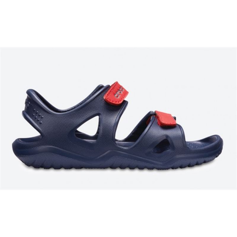 Crocs Swiftwater River Sandal Kids 204988 so lahki otroški sandali z nastavljivimi trakovi, hitro sušečo zasnovo in nedrsečim podplatom. Zagotavljajo udobje, stabilnost in zanesljiv oprijem pri igri, sprehodih ter aktivnostih ob vodi.