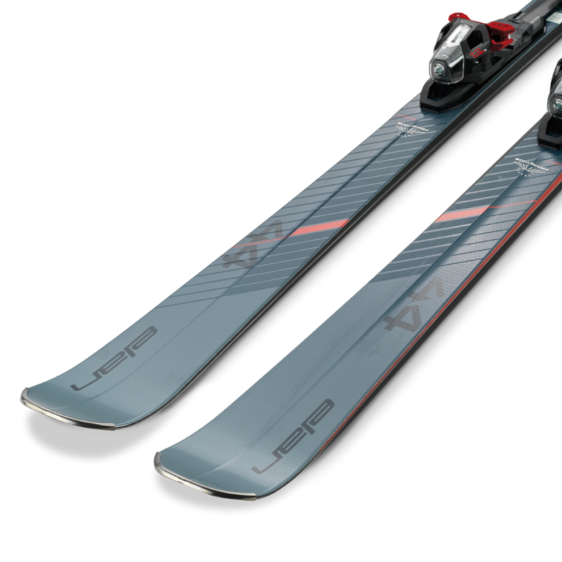 Elan Primetime 44 (25/26) – karving specialist z izjemnim oprijemom robnikov, Mono Ti ojačitvijo in hitro odzivnostjo. Idealne smuči za urejene proge in natančne zavoje.