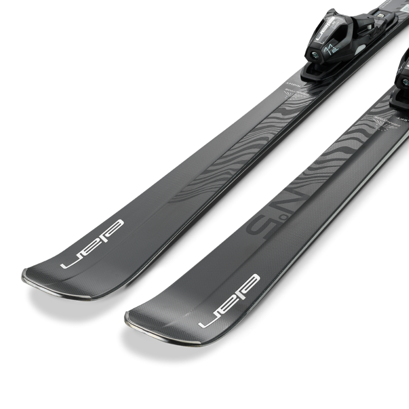 Elan Primetime N°5 W Black Edition (25/26) – the most precise women's skis in the series with Mono Ti reinforcement, exceptional edge grip and top carving.