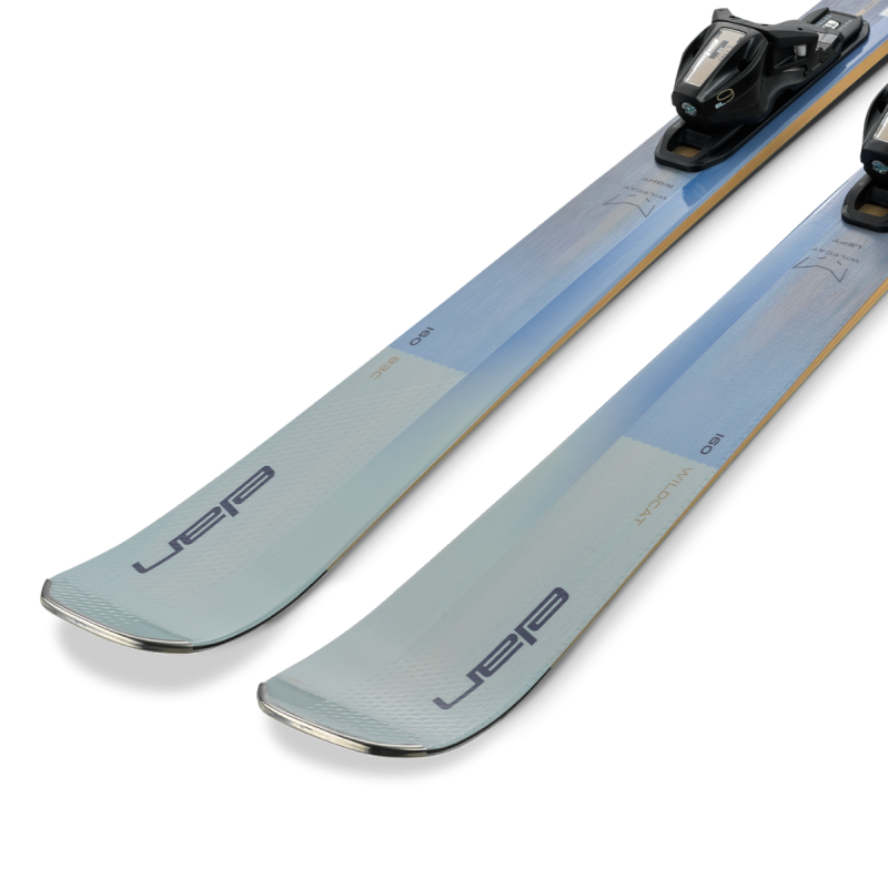 Ženske smuči Elan Wildcat 83 C 2025/26 – stabilne, lahke in odzivne smuči za urejene proge in vse razmere. Uživajte v popolnem nadzoru in samozavesti. AS Sport Outlet.