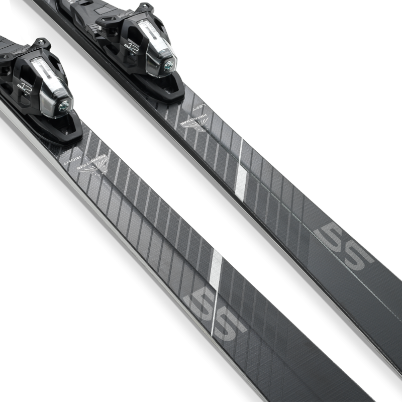 Elan Primetime 55 Black Edition (25/26) – najmočnejše in najhitrejše smuči z dvojno titanovo ojačitvijo, UD karbonskimi vlakni in vrhunsko karving zmogljivostjo.