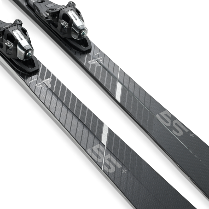 Smuči Elan Primetime 55  Black Edition (25/26) prinašajo širšo platformo, dvojno plast titanala in UD Carbon za vrhunski oprijem, moč in stabilnost. Izdelane za zahtevne smučarje, ki cenijo eleganco in zmogljivost.