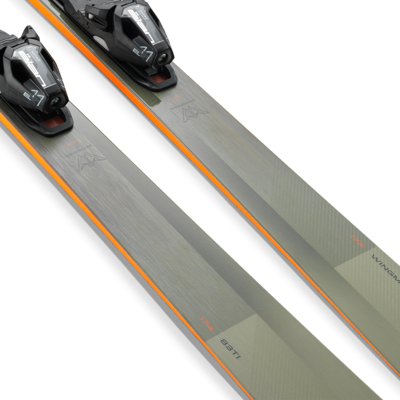 Smuči Elan Wingman 83 Ti 2025/26 – hitre, stabilne in odzivne smuči s titanlom za napredne smučarje. Popoln nadzor na urejenih progah. AS Sport Outlet.
