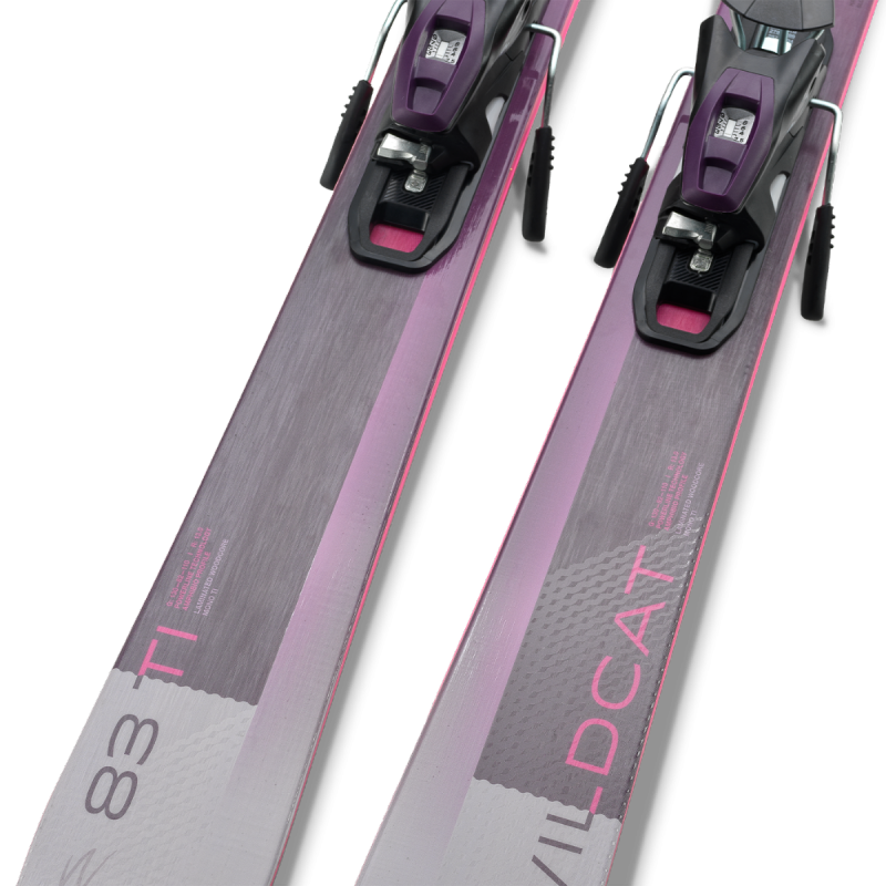Ženske smuči Elan Wildcat 83 Ti 2025/26 – hitre, natančne in stabilne smuči s titanlom za popoln nadzor na urejenih progah. Preizkusite moč in eleganco. AS Sport Outlet.