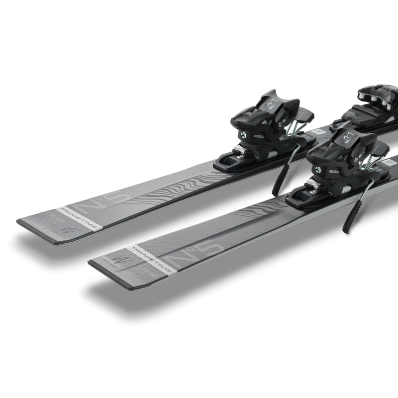 Elan Primetime N°5 W Black Edition (25/26) – the most precise women's skis in the series with Mono Ti reinforcement, exceptional edge grip and top carving.