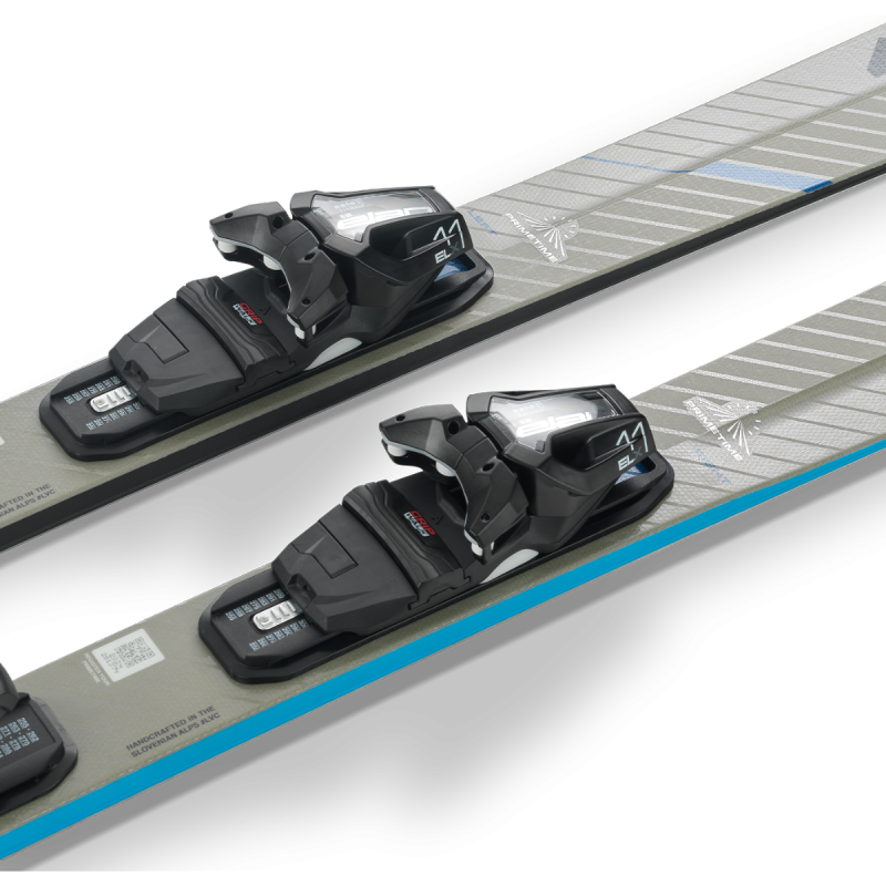 Smuči Elan Primetime 44  (25/26) ponujajo širšo platformo, Mono Ti ojačitev in DualDensity Woodcore za stabilnost, moč in udobje. Idealne za smučarje, ki iščejo zanesljivo zmogljivost in enostavno obvladljivost.