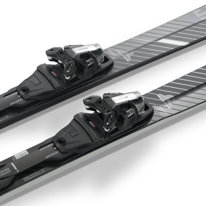 Smuči Elan Primetime 55  Black Edition (25/26) prinašajo širšo platformo, dvojno plast titanala in UD Carbon za vrhunski oprijem, moč in stabilnost. Izdelane za zahtevne smučarje, ki cenijo eleganco in zmogljivost.