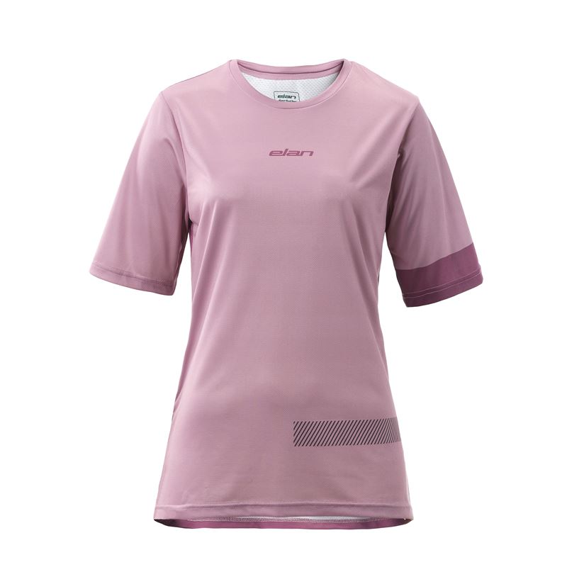 Ženska kolesarska majica ELAN BIKE BLUSH W navdušuje z nežnim rožnatim odtenkom in sproščenim športnim videzom. Lahka, zračna in hitro sušeča tkanina zagotavlja udobje ter ohranja suhost tudi med intenzivnim kolesarjenjem ali drugimi aktivnostmi na prostem.