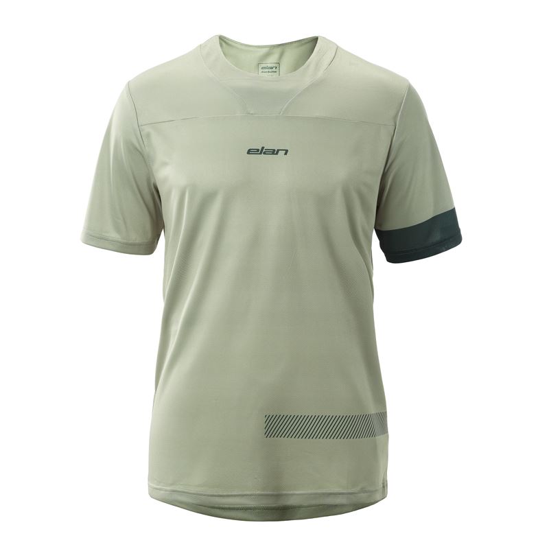 Moška kolesarska majica ELAN BIKE GREEN M izstopa z živahnim zelenim odtenkom in sproščenim športnim dizajnom. Izdelana je iz lahkega, zračnega in hitro sušečega materiala, ki zagotavlja udobje ter ohranja suhost tudi med intenzivnim kolesarjenjem ali drugimi aktivnostmi na prostem.