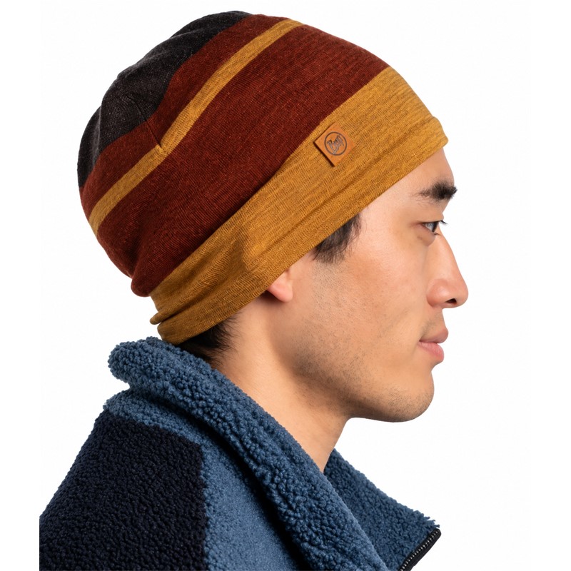 Topla in udobna pletena kapa BUFF® Merino Move Beanie Mustard z merino volno, brezšivno konstrukcijo in privlačnim barvnim dizajnom za pohodništvo, zimske sprehode in vsakodnevno uporabo.