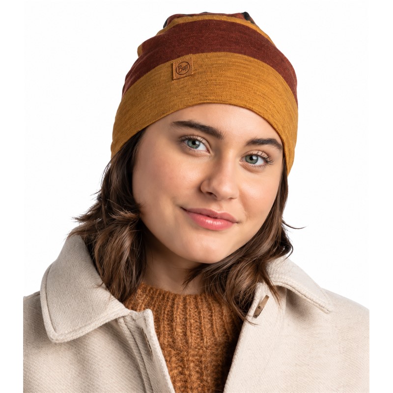 Topla in udobna pletena kapa BUFF® Merino Move Beanie Mustard z merino volno, brezšivno konstrukcijo in privlačnim barvnim dizajnom za pohodništvo, zimske sprehode in vsakodnevno uporabo.