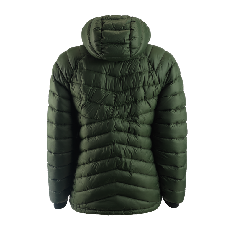 Jakna ELAN PADDED nudi toploto in stil v hladnih dneh. Izdelana iz recikliranega najlona in vodoodbojnega materiala, omogoča svobodo gibanja in udobje. Odlična izbira za aktivnosti na prostem!