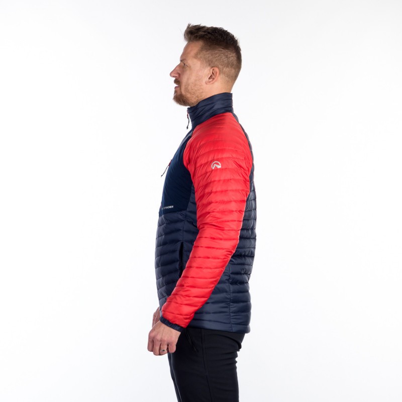 Lahka univerzalna izolacijska jakna brez kapuce je primerna za hladno vreme jeseni, zime in pomladi. Vodoodbojna obdelava DWR ščiti tudi v rahlo vlažnem okolju, sama jakna pa je bolj primerna za suho hladno vreme.