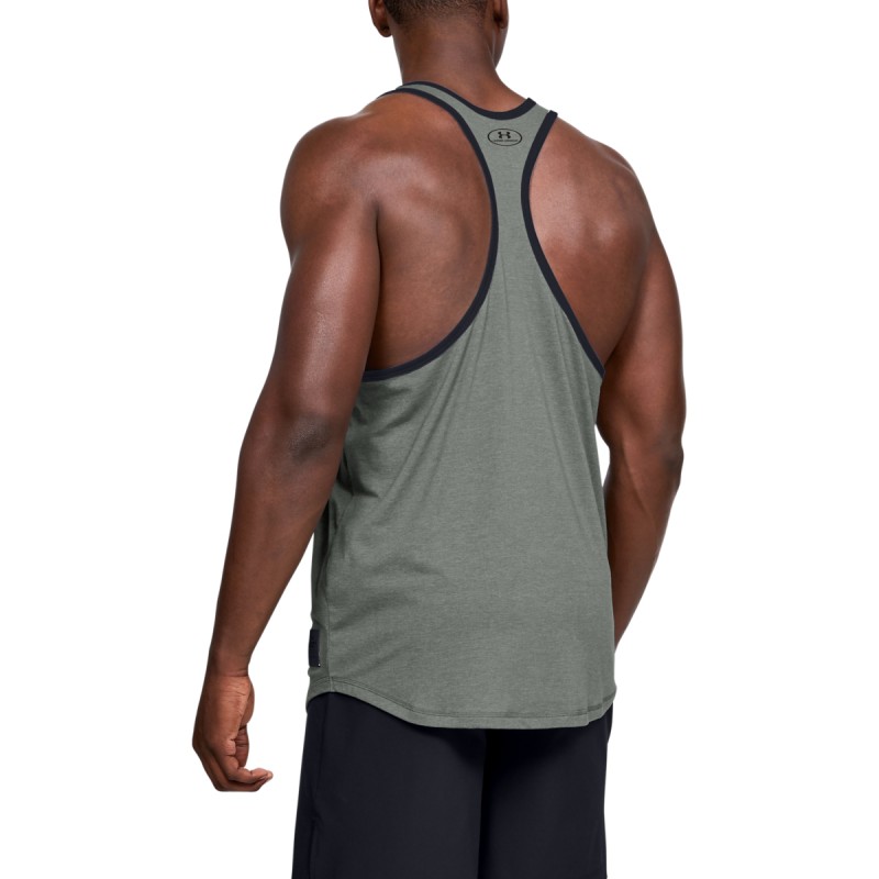 The men's shirt UA Project Rock Tank Wreak Havoc is a sleeveless shirt created for intense workouts and relentless athletes. Breathable, lightweight material and a loose fit ensure comfort and freedom of movement.
