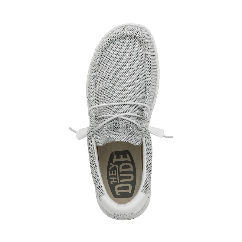 Moška obutev HEYDUDE WALLY SOX 40019 prikazuje lahek in sodoben “sock” model superg, ki se popolnoma prilagodi stopalu. Raztegljiv tekstilni zgornji del omogoča udobno prileganje, dobro zračnost in občutek nošenja nogavice. Minimalističen dizajn poudarja sproščen, športno-casual videz, primeren za vsakodnevne kombinacije.
