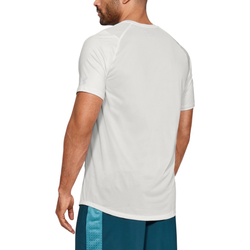 Moška športna majica UA MK1 je namenjena vsem športnim aktivnostim. Zelo hitro sušeč material poskrbi, da vam je med aktivnostjo udobno!