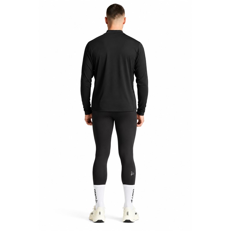 Originalne moške funkcionalne tekaške pajkice CRAFT ADV Essence Warm Tights 3 M Black v črni barvi. Mehka in raztegljiva jersey tkanina z rahlo krtačeno notranjostjo zagotavlja prijetno toplotno udobje med intenzivnimi treningi v hladnem vremenu. Izboljšana elastičnost, nastavljiva notranja vrvica v pasu, dva stranska žepa in odsevni detajli zagotavljajo dodatno funkcionalnost pri jesenskem in zimskem teku.