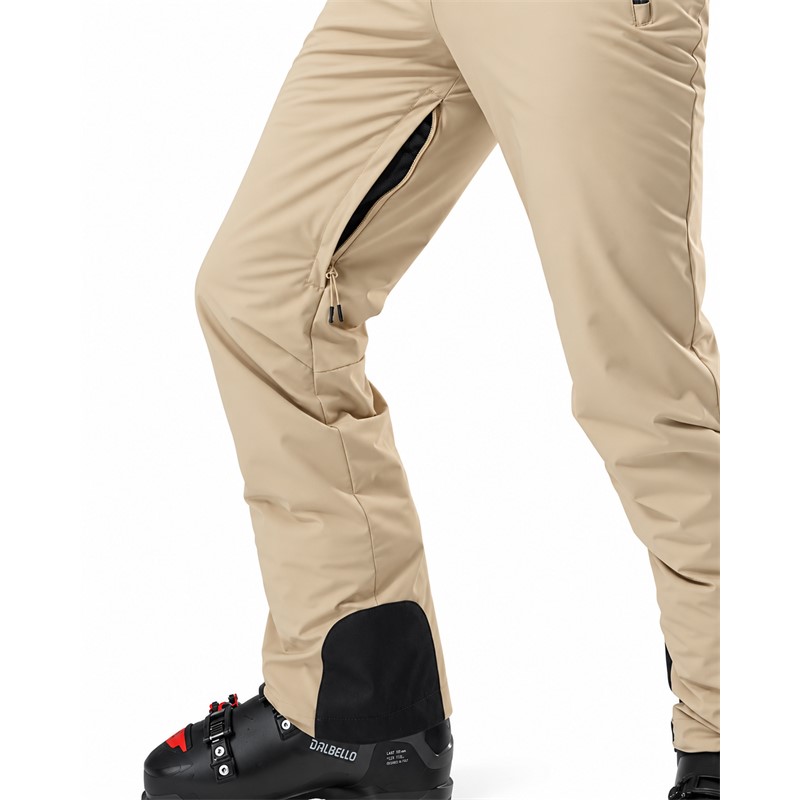 Moške smučarske hlače DUVILLARD ARTHUR ALMOND z vodoodporno in zračno membrano 20K/20K, izolacijo PrimaLoft® Black Eco iz recikliranega poliestra, raztegljivim materialom 4-Way Stretch, prezračevalnimi zadrgami, nastavljivim pasom, odstranljivimi naramnicami in ojačanimi spodnjimi deli hlačnic. Elegantna barva ALMOND in oprijet kroj zagotavljata sodoben smučarski videz.