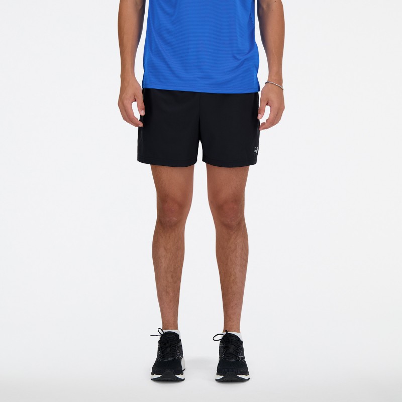Moške športne hlače New Balance Sport Essentials Short 5, lahke in zračne kratke hlače z notranjo podlogo za tek, trening in prosti čas.