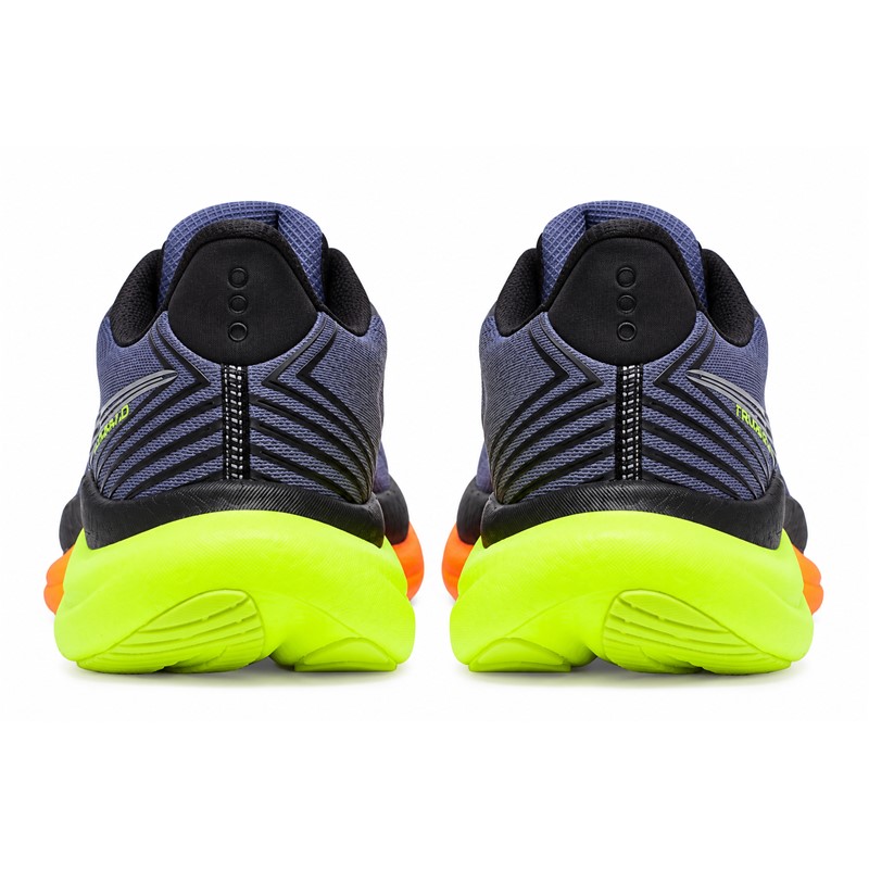 Premium moške tekaške superge Saucony Triumph 23 s peno PWRRUN PB, SRS vložkom in trpežnim XT-900 podplatom za udobne vsakodnevne in dolge cestne teke.