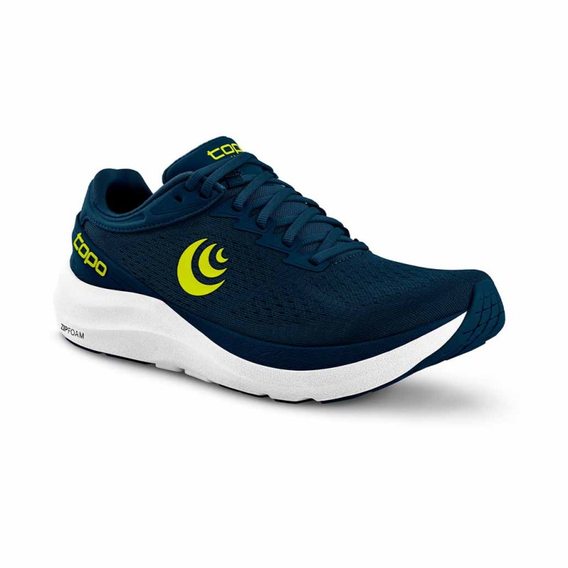 Zadnja posodobitev našega tekaškega copata Phantom 3  sedaj prinaša svojo najmehkejšo, najlažjo in najbolj odzivno izkušnjo doslej. Osvežen in poenostavljen zgornji del je izdelan iz posebnega materiala, ki vsebuje 30% recikliranih materialov.