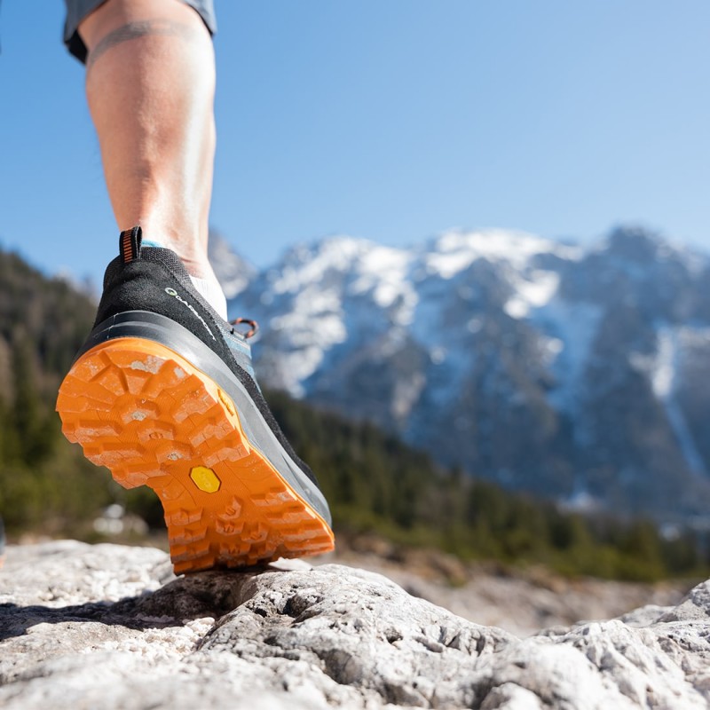 Giau MID je nov lahek, nepremočljiv, zračen treking čevelj s podplatom Vibram, idealen za gorske sprehode po zahtevnem terenu, treking, via ferrata in pohodništvo.