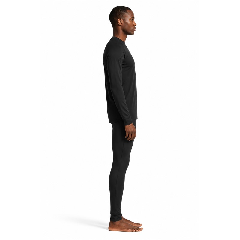 Originalni moški termo komplet CRAFT Thermal Baselayer Set 2 M Black v črni barvi. Vsebuje majico z dolgimi rokavi in dolge funkcionalne spodnje hlače iz 96 % recikliranega poliestra in 4 % elastana. Mehka jersey tkanina z brušeno notranjostjo, štirismerna raztegljivost in ravni šivi Flatlock zagotavljajo udobje med smučanjem, pohodništvom in drugimi zimskimi aktivnostmi.