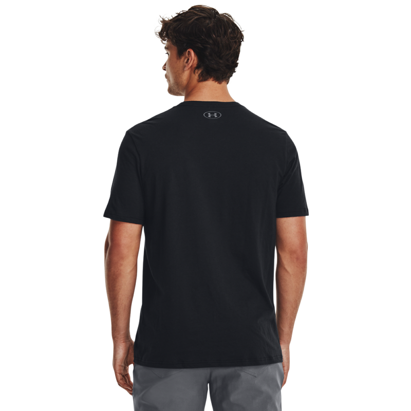 The Under Armour Big Logo Fill SS men's t-shirt is stylishly designed for men seeking comfort during sports activities and everyday wear. Made from soft, quick-drying material, it effectively wicks away sweat, helping you stay dry and fresh.