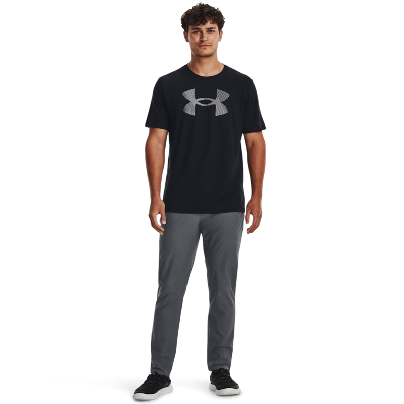 The Under Armour Big Logo Fill SS men's t-shirt is stylishly designed for men seeking comfort during sports activities and everyday wear. Made from soft, quick-drying material, it effectively wicks away sweat, helping you stay dry and fresh.