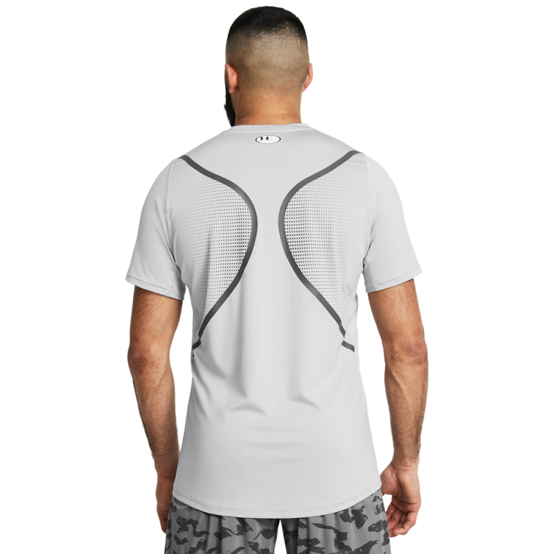 
Moška športna majica Under Armour HG Armour FTD Graphic SS je zasnovana za aktivne moške, ki iščejo udobje in funkcionalnost med vadbo. Izdelana iz hitro sušečega in elastičnega materiala, učinkovito odvaja znoj ter ohranja suhost.