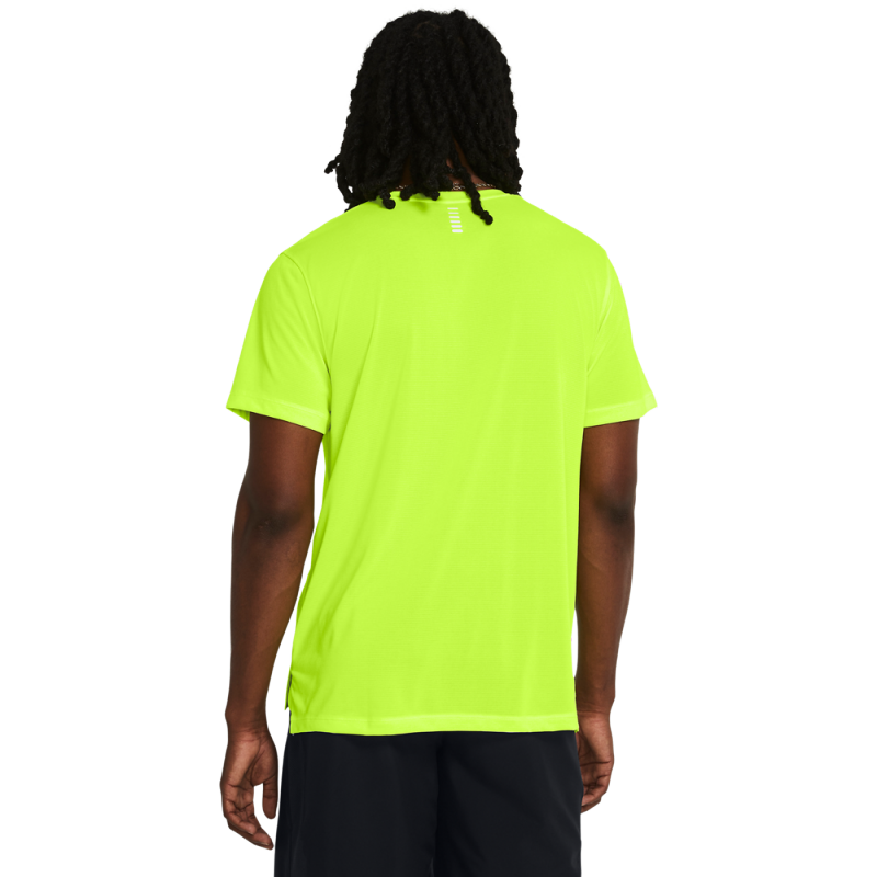The Under Armour Launch Short Sleeve men's sports shirt is designed for active men seeking comfort and performance during running and other sports activities. Made from lightweight and quick-drying material.