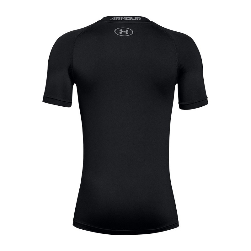 Otroška športna majica UA Armour je zasnovana za aktivne otroke, ki potrebujejo udobje in zaščito med vadbo. Izdelana iz hitro sušečega materiala, zagotavlja odlična zračnost in svobodo gibanja. Idealna za šport, igro na prostem ali vsakodnevno nošenje.
