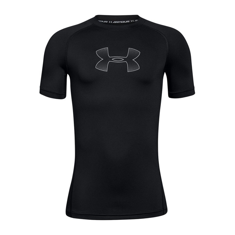 Otroška športna majica UA Armour je zasnovana za aktivne otroke, ki potrebujejo udobje in zaščito med vadbo. Izdelana iz hitro sušečega materiala, zagotavlja odlična zračnost in svobodo gibanja. Idealna za šport, igro na prostem ali vsakodnevno nošenje.