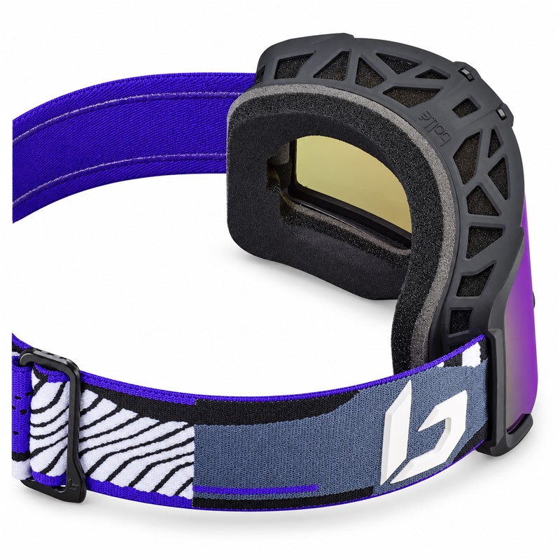 Smučarska očala BOLLÉ CERRO OFFTRACK PURPLE MATTE – COSMIC PURPLE CAT. 2 v elegantni mat vijolični barvi. Leča kategorije 2 s prepustnostjo svetlobe VLT 24 %, tehnologija Superior Light Filter, 100 % UV-zaščita, dvojna leča, zaščita proti rošenju in prezračevanje Flow-Tech® zagotavljajo udobje ter jasen pogled med smučanjem in deskanjem na snegu.