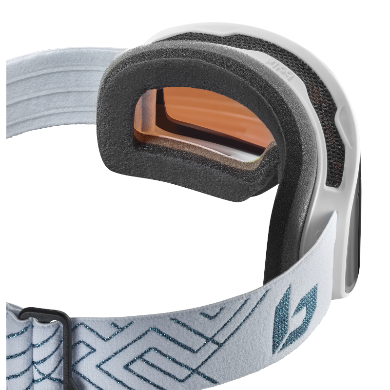 Drzen slog zdaj na voljo tudi v manjši velikosti – cilindrična brezokvirna smučarska očala. Zasnovana so za popolno vidljivost v vseh razmerah, hkrati pa združujejo najboljše tehnologije za jasen pogled, udobje in zanesljivo prileganje.