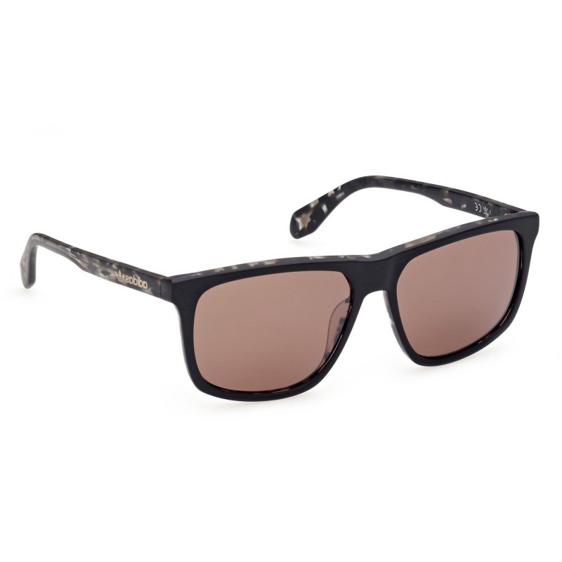 Sončna očala Adidas Originals OR0062 05G izvirajo iz adidas originals kolekcije, zaznamovane s čudovitim modernim okvirjem in dizajnom. Ta očala so izjemno vsestranska, primerna za vse stile in priložnosti.