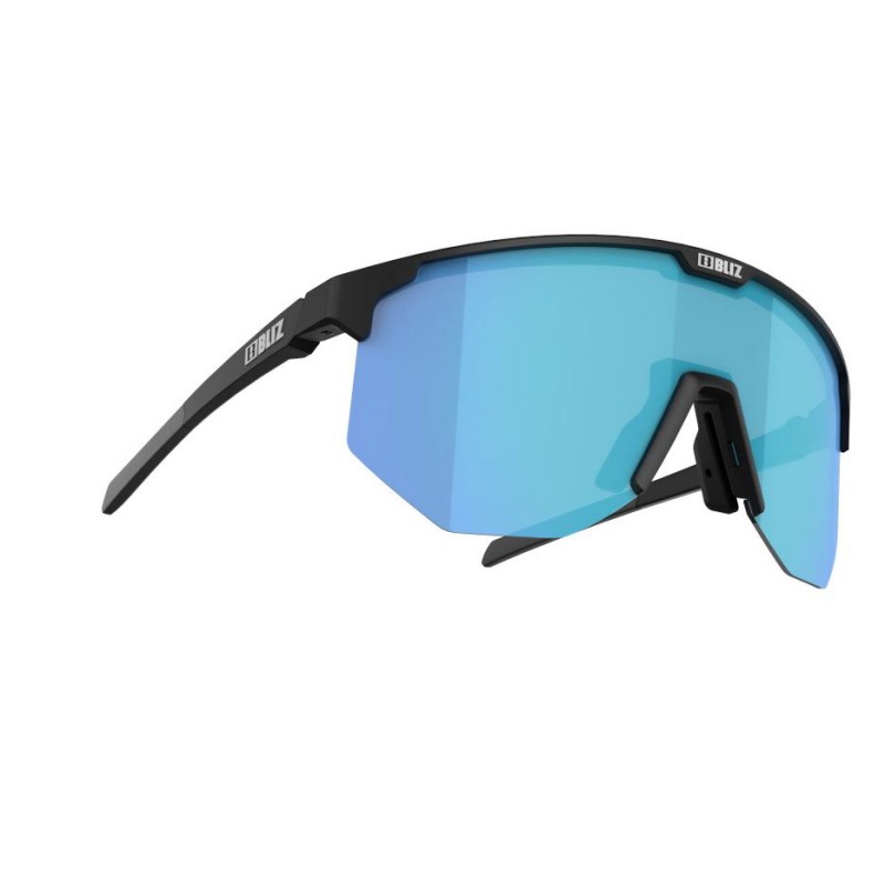 To je novi Hero!. Bliz Hero je primeren za tiste s srednje veliko glavo, velikost srednje/velike. To je vsestranski model, ki se odlično ujema z različnimi vrstami športa. Lahko ga uporabljate za kolesarjenje, tek, rolanje, pohode ali v prostem času.