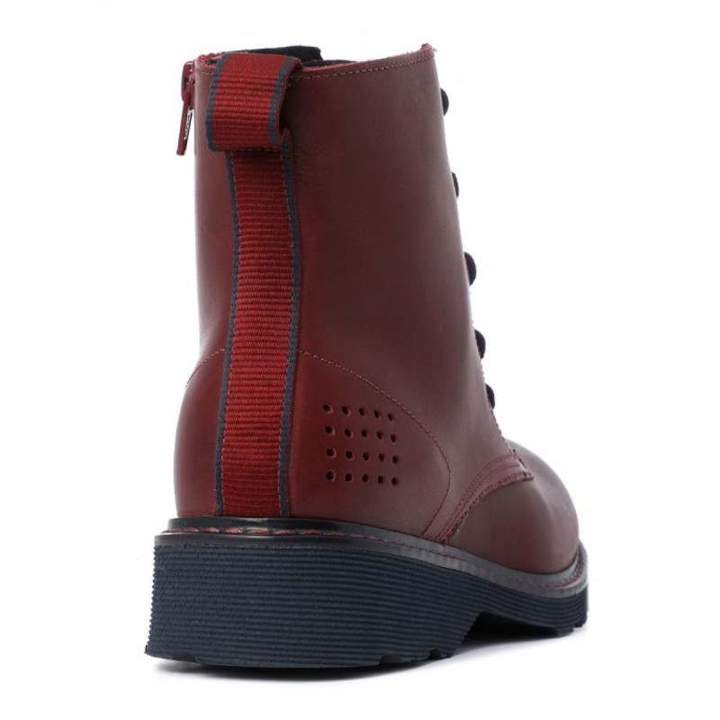 Ženski bulerji TBS ZOKETIS so vrhunskega videza in vsestranskega stila, primerni za različne priložnosti. Kot zimski čevlji zagotavljajo udobje in toplino, hkrati pa so izdelani iz visokokakovostnega usnja, kar zagotavlja dolgotrajno vzdržljivost.