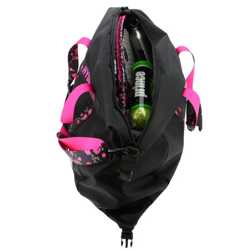 The large Prince Lady Mary bag is the perfect bag for those who are often on the go or at the court. Whether you're heading to the gym or on a weekend getaway, this bag is for you.