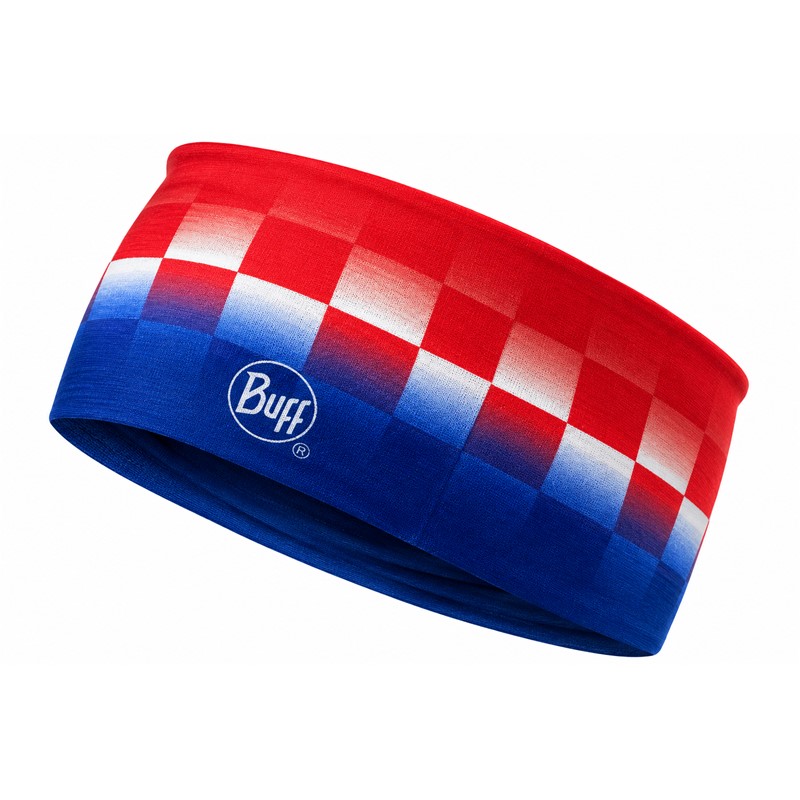 Originalni širok športni trak BUFF® CoolNet UV® Wide Headband CroatianChecker z izrazitim rdeče-belim šahovničnim vzorcem, modrim spodnjim delom in belim logotipom BUFF®. Funkcionalen trak z UV-zaščito UPF 50, hladilno tehnologijo in raztegljivo tkanino za tek, pohodništvo, športne aktivnosti in navijanje.